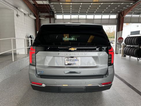 Used 2025 Chevrolet Suburban LT w/ Comfort Package image 7