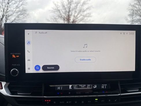 Used 2025 Toyota Sienna Platinum image 32