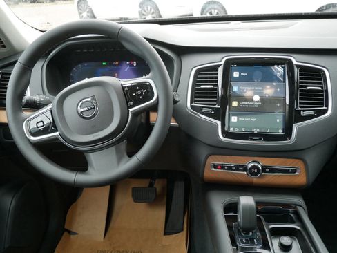 Used 2025 Volvo XC90 B6 Plus w/ Protection Package Premier image 8