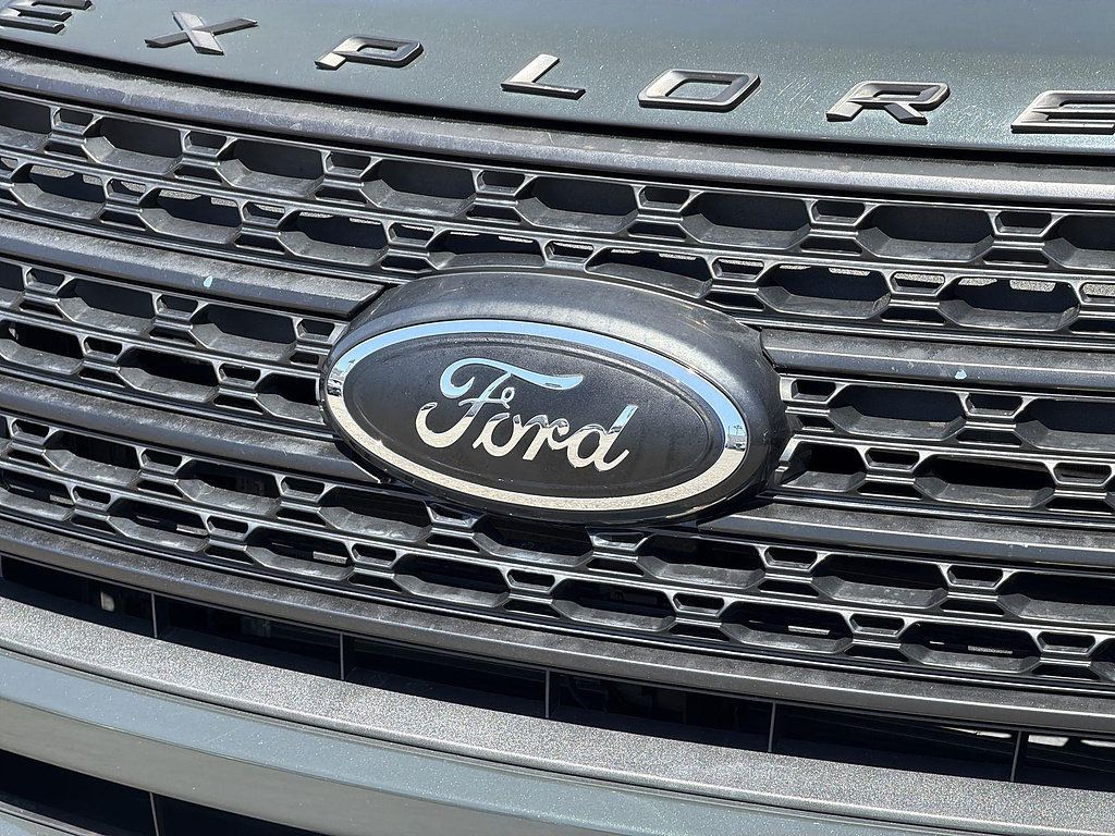 Used 2023 Ford Explorer XLT w/ Equipment Group 202A AWD/4WD image 30