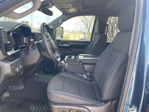 Used 2025 Chevrolet Silverado 2500 LT w/ Convenience Package AWD/4WD image 9