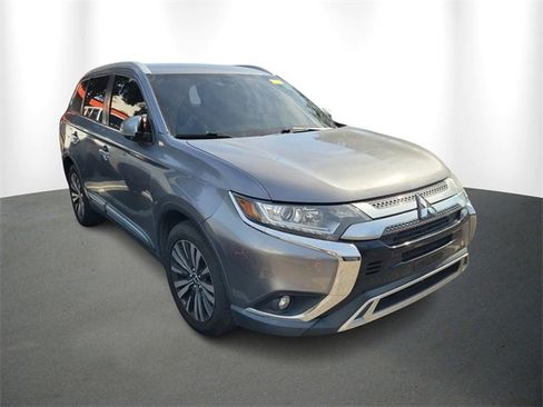Used 2019 Mitsubishi Outlander SE image 1