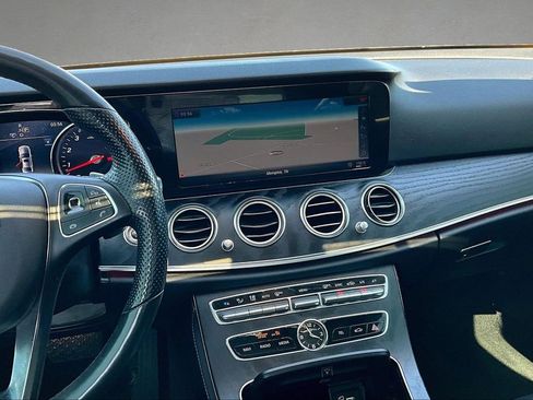 Used 2018 Mercedes-Benz E 300 4MATIC image 9