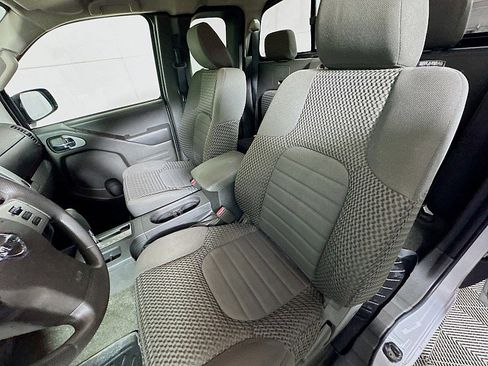 Used 2015 Nissan Frontier SV w/ SV Value Truck Package image 11