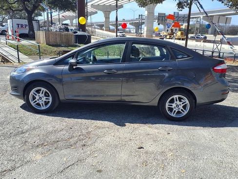 Used 2017 Ford Fiesta SE FWD image 4