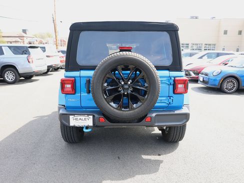 Used 2023 Jeep Wrangler Unlimited Sahara AWD/4WD image 6
