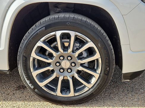 Used 2022 GMC Acadia Denali image 6