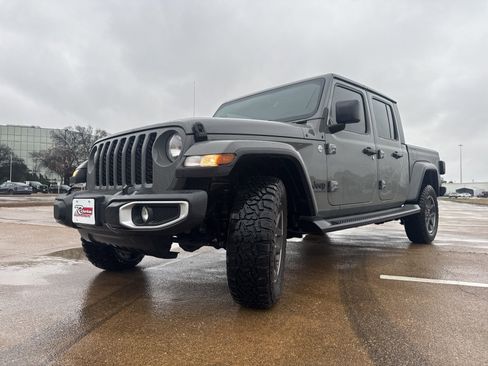 Used 2021 Jeep Gladiator Sport image 9