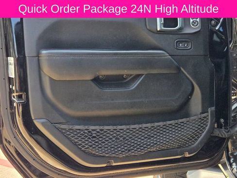 Used 2022 Jeep Gladiator Overland AWD/4WD image 12