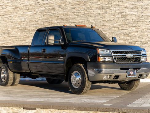 Used 2006 Chevrolet Silverado 3500 LT w/ Heavy-Duty Power Package image 17