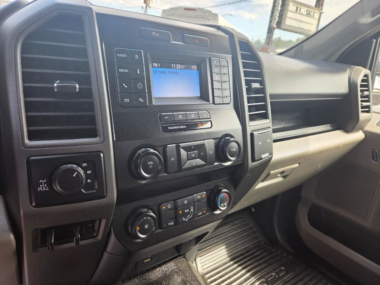 Used 2022 Ford F250 XL w/ Power Equipment Group AWD/4WD image 17