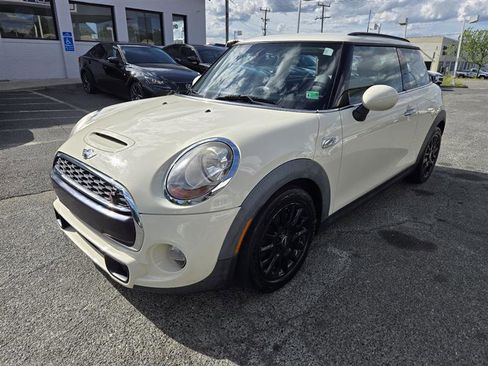 Used 2016 MINI Cooper S image 1