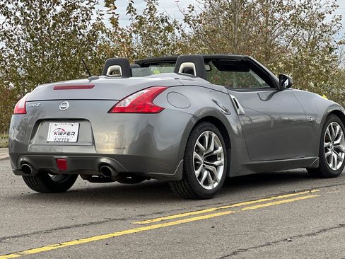 Used 2014 Nissan 370Z Touring image 4