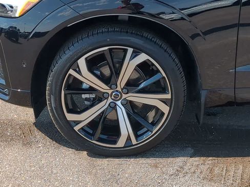 Certified 2025 Volvo XC60 B5 Ultra w/ Protection Package Premier AWD/4WD image 13