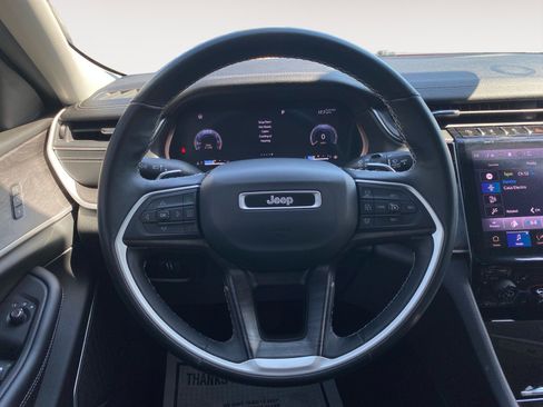 Used 2022 Jeep Grand Cherokee L Limited AWD/4WD image 15