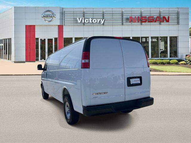 Used 2025 Chevrolet Express 2500 Extended w/ Driver Convenience Package RWD image 5