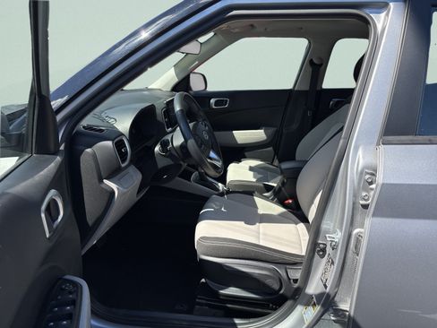 Used 2025 Hyundai Venue SEL FWD image 11