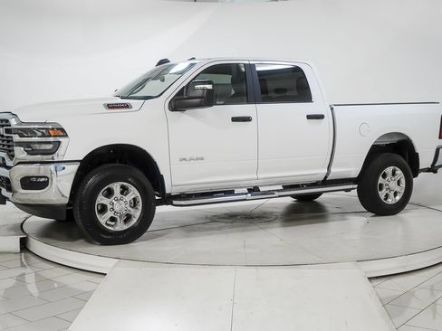 Used 2026 RAM 2500 Big Horn AWD/4WD image 4