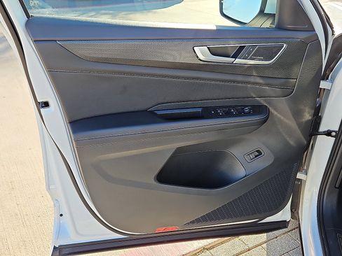 Certified 2025 Volkswagen Atlas Cross Sport SEL Premium R-Line image 15