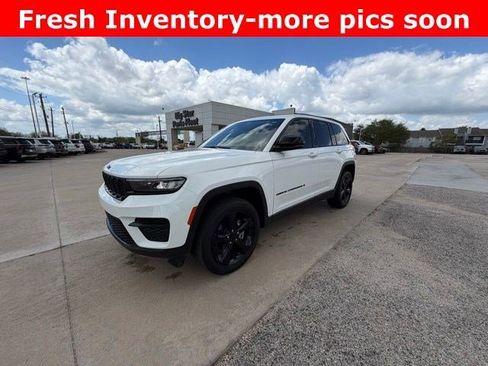 Used 2023 Jeep Grand Cherokee Altitude image 5