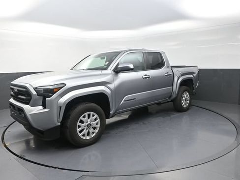 Used 2025 Toyota Tacoma SR5 AWD/4WD image 41