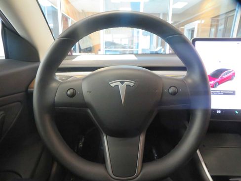 Used 2020 Tesla Model 3 Long Range image 30