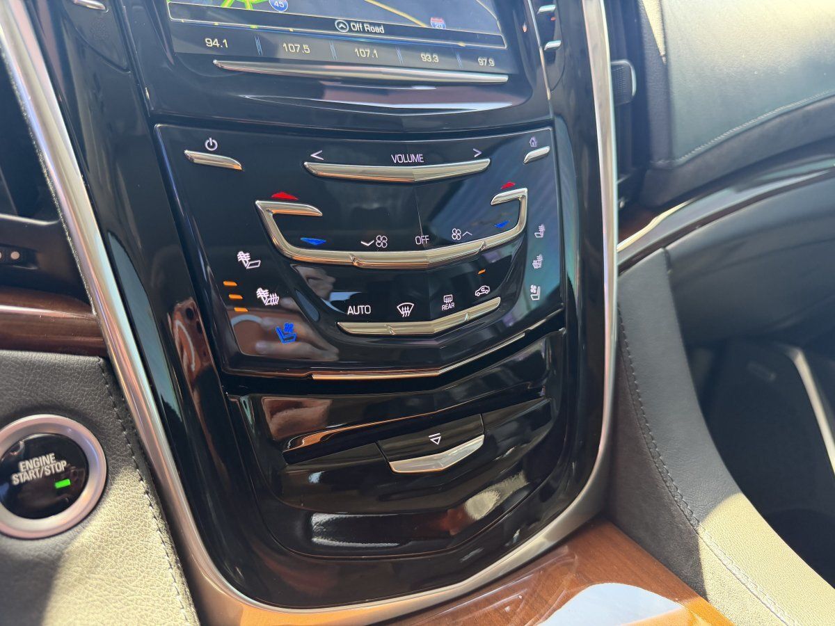 Used 2019 Cadillac Escalade Premium Luxury AWD/4WD image 34