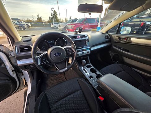 Used 2019 Subaru Outback 2.5i image 12