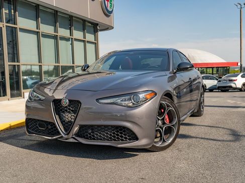 Used 2023 Alfa Romeo Giulia Veloce RWD image 2