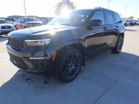 New 2025 Jeep Grand Cherokee Summit image 11