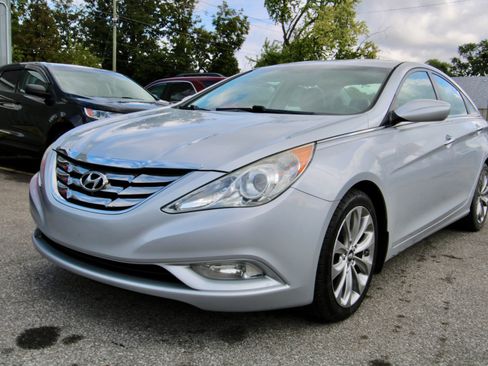 Used 2013 Hyundai Sonata SE w/ Navigation & Sunroof Pkg image 1