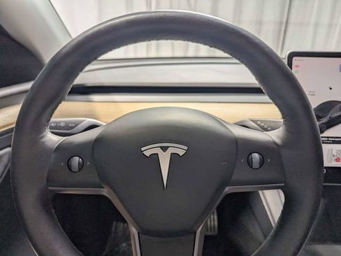 Used 2024 Tesla Model Y Performance image 21