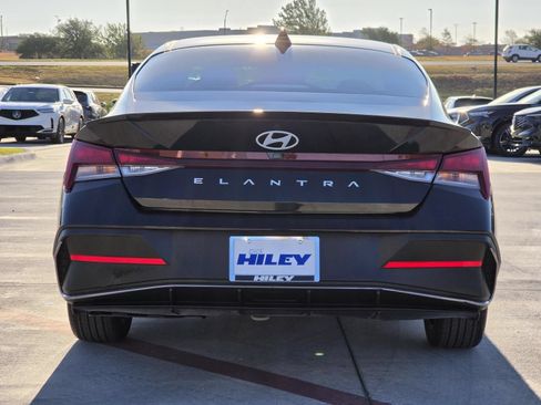 Used 2025 Hyundai Elantra Sport FWD image 4