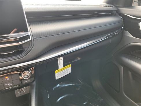 New 2026 Jeep Compass Latitude image 26