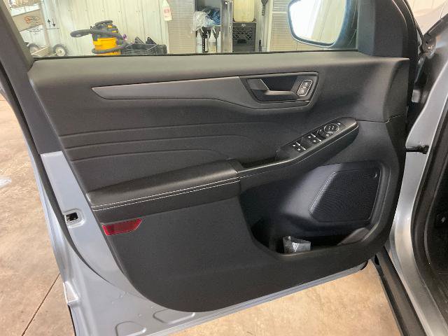Certified 2023 Ford Escape Active AWD/4WD image 9