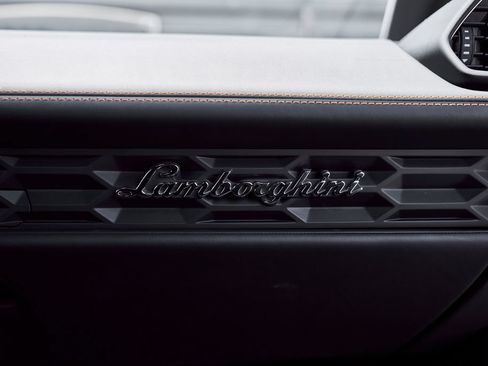 Used 2021 Lamborghini Huracan EVO RWD image 43