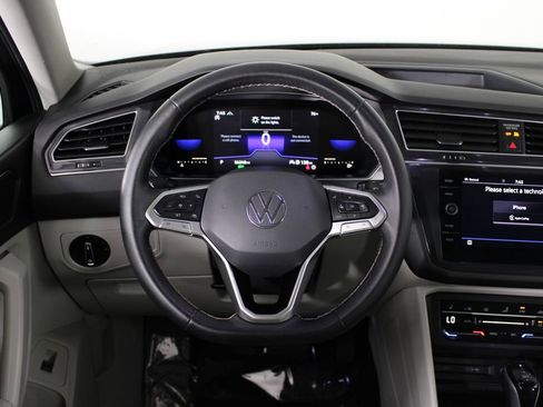 Used 2022 Volkswagen Tiguan SE w/ Panoramic Sunroof Package image 21