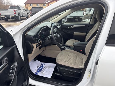 Used 2020 Ford Escape SE image 9