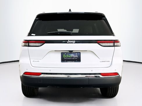 Used 2024 Jeep Grand Cherokee Limited image 7