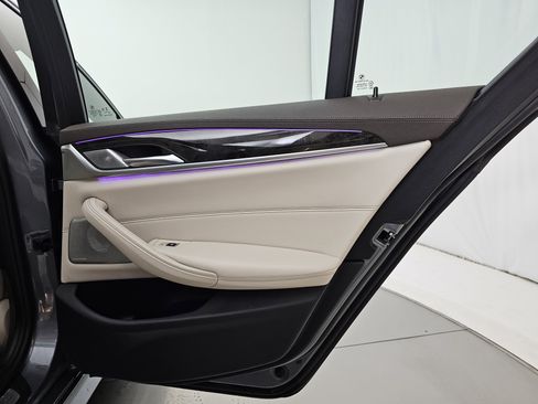 Used 2018 BMW M550i xDrive image 28