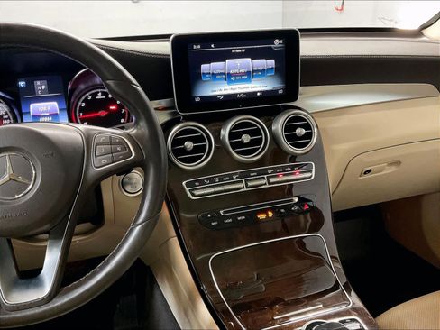 Used 2017 Mercedes-Benz GLC 300 4MATIC image 8