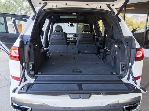 Used 2020 BMW X7 M50i w/ Dynamic Handling Package image 28