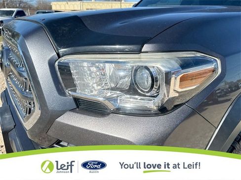 Used 2017 Toyota Tacoma TRD Off-Road image 35