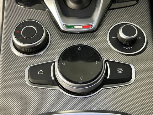 Used 2023 Alfa Romeo Stelvio Veloce AWD/4WD image 24