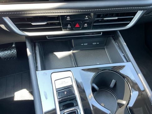 Used 2024 Volkswagen Atlas SE w/ Panoramic Sunroof Package FWD image 18