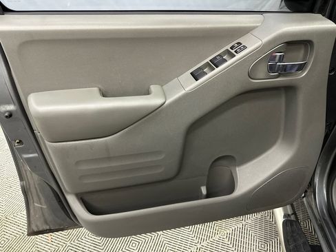 Used 2016 Nissan Frontier SV w/ SV Value Truck Package RWD image 10