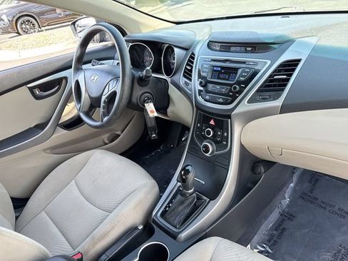 Used 2014 Hyundai Elantra SE FWD image 25