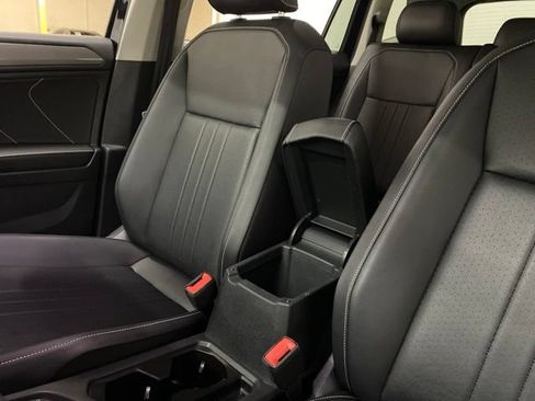 Used 2023 Volkswagen Tiguan SE w/ Panoramic Sunroof Package FWD image 70