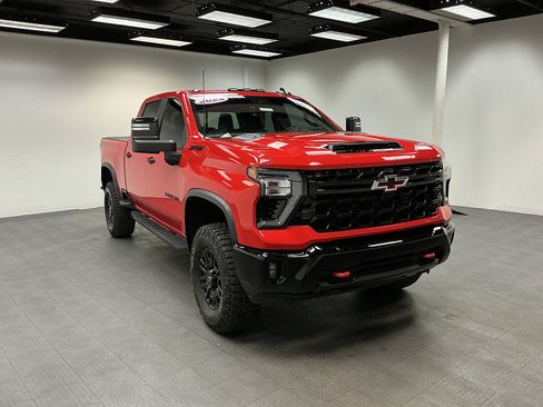 Used 2024 Chevrolet Silverado 2500 ZR2 AWD/4WD image 7