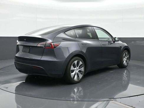 Used 2023 Tesla Model Y 2WD image 5